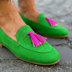 Antonia | Loafer in Grün mit fuchsiafarbenen Fransen