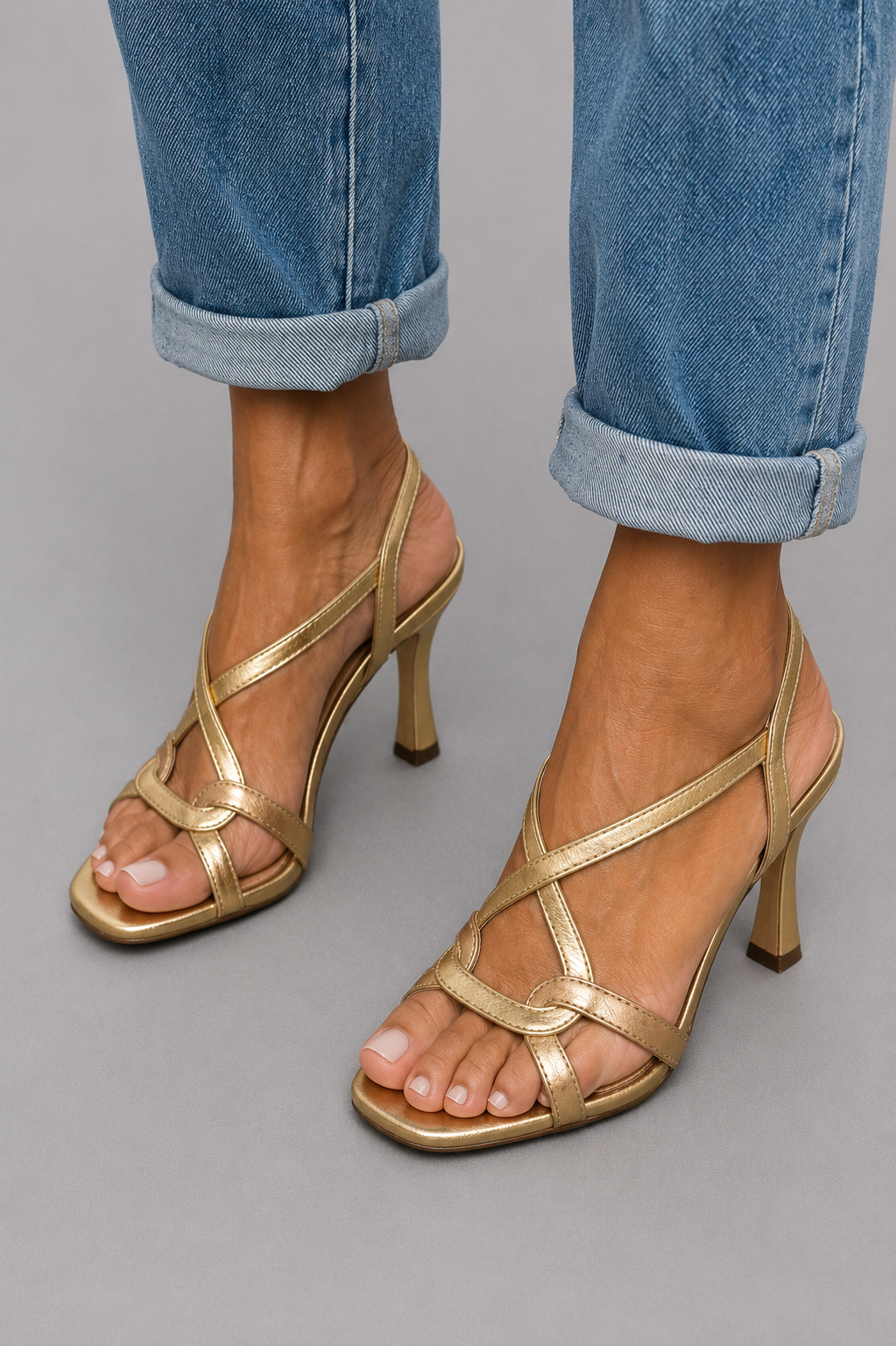 Isabella | Goldene Sommer-Charm-Absatzschuhe