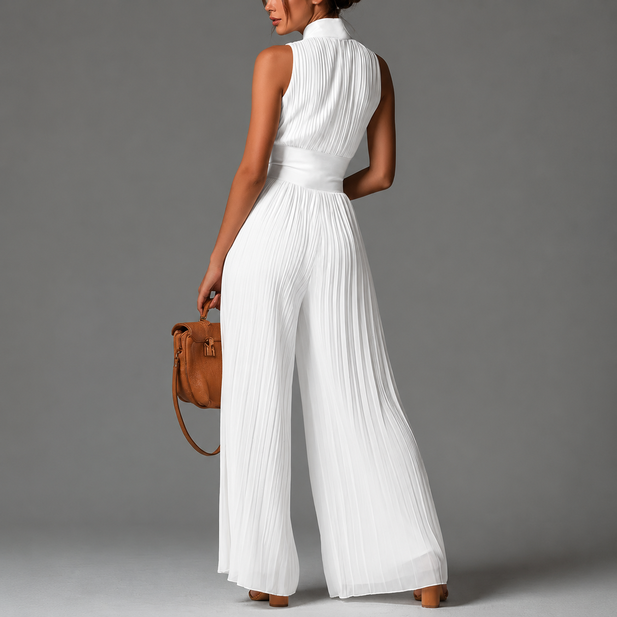 ZAKIRA | Eleganter Neckholder-Jumpsuit mit weitem Bein