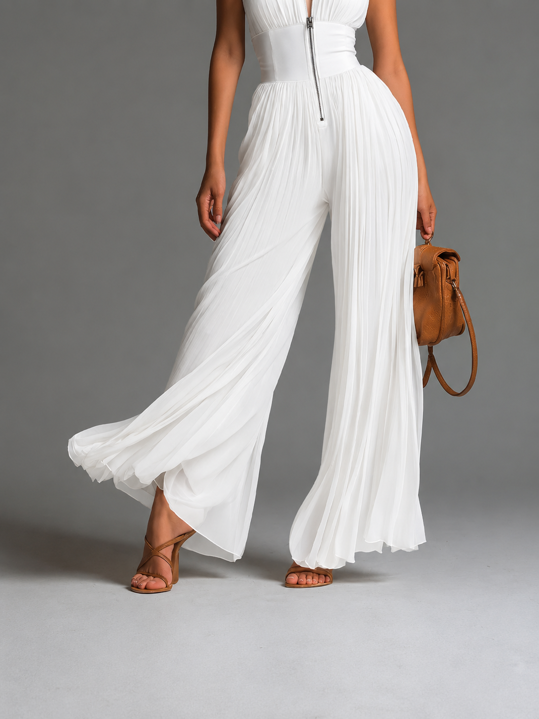 ZAKIRA | Eleganter Neckholder-Jumpsuit mit weitem Bein