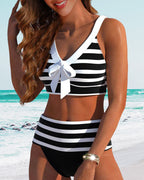 Hochtaillierter gestreifter Bikini